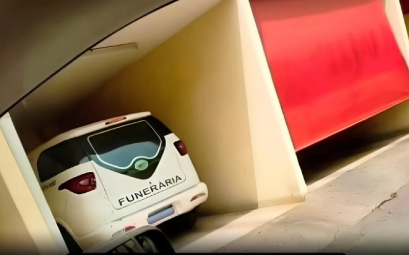 Carro Funerário flagrado em motel no Goiás