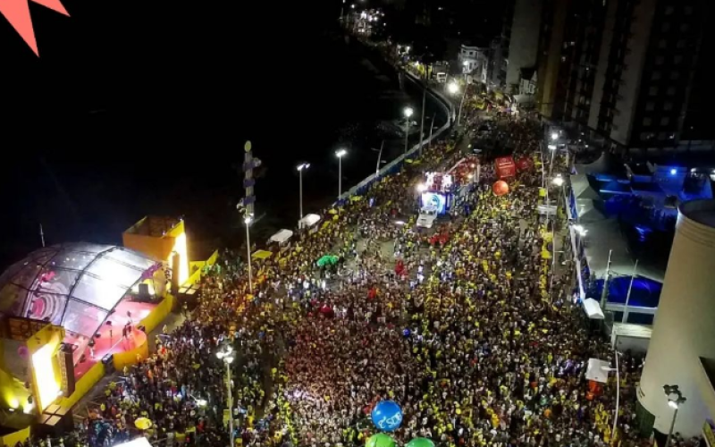 Turistas pagam até 500 por dia para segurança levar até o camarote