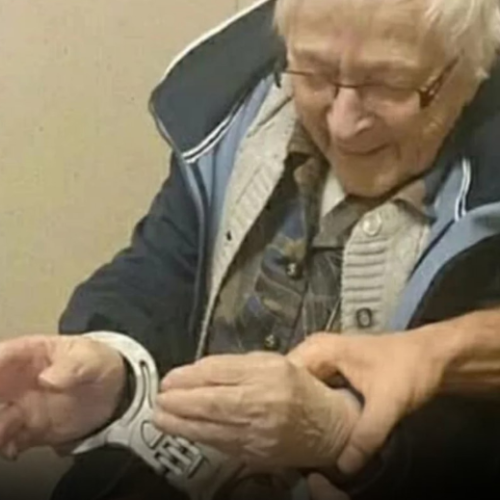 Idosa de 99 anos realiza o sonho em ser presa