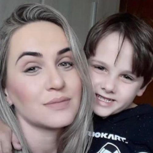 Menino com autismo não falou até os 7 anos, hoje domina 9 idiomas