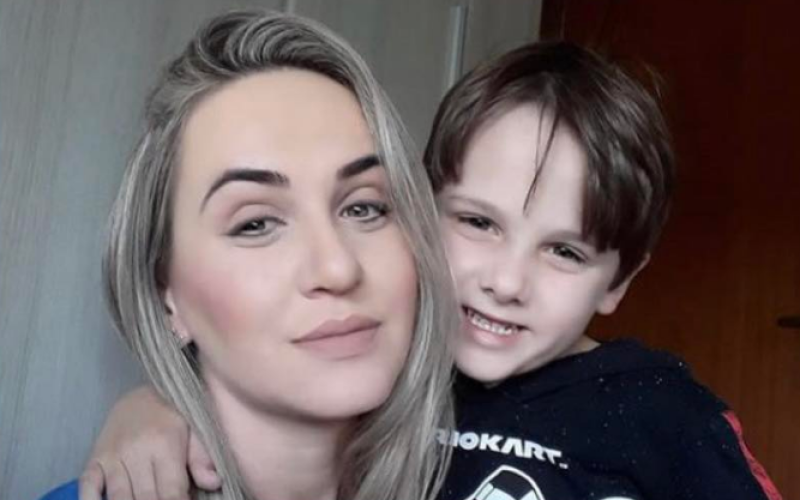 Menino com autismo não falou até os 7 anos, hoje domina 9 idiomas