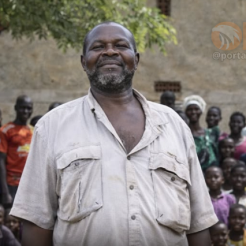 Homem Aos 67 anos, ele tem 102 filhos e 568 netos