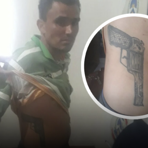 Homem utilizava uma tatuagem de arma na lateral do corpo para dar a impressão de que estava armado