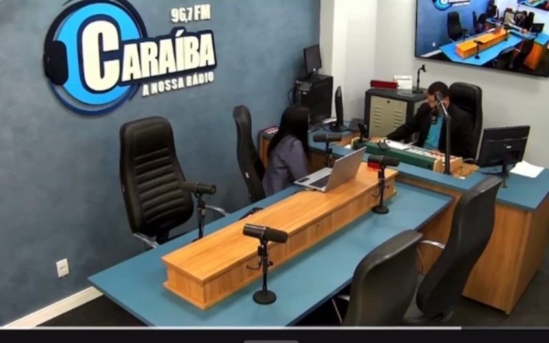 Radialista Ivan Silva desmaia no ar