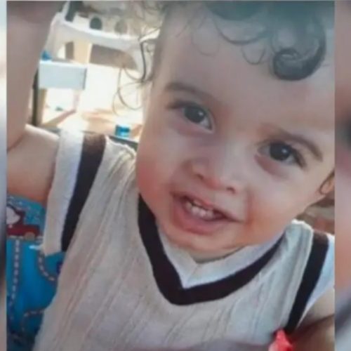Justiça condena Estado a pagar R$ 500 mil de indenização para pais, após pai ser preso por engano, bebê ficar sozinho com irmãos e morrer afogado