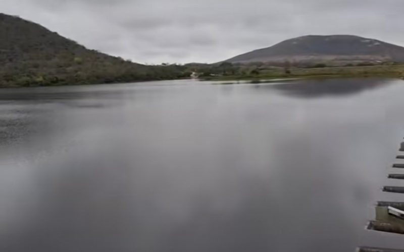 Barragem de Ponto Novo transborda