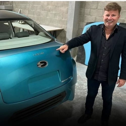 Por onde anda brasileiro que diz ter inventado carro movido a água?