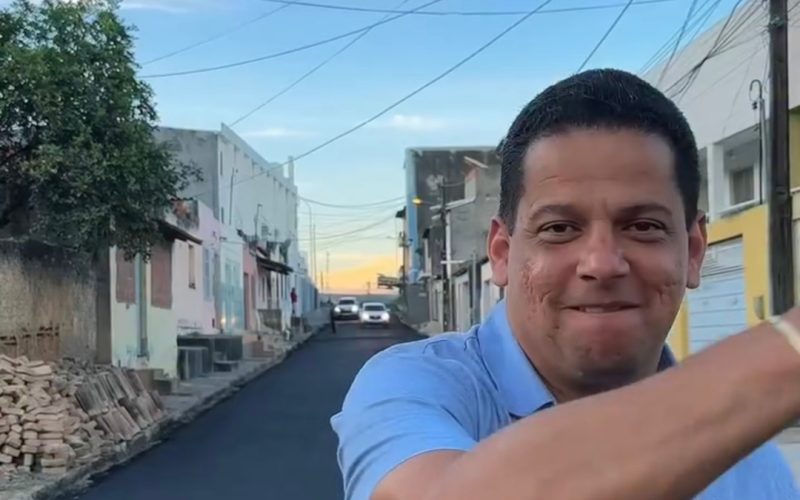 Prefeito de Senhor do Bomfim faz mágica em publicidade