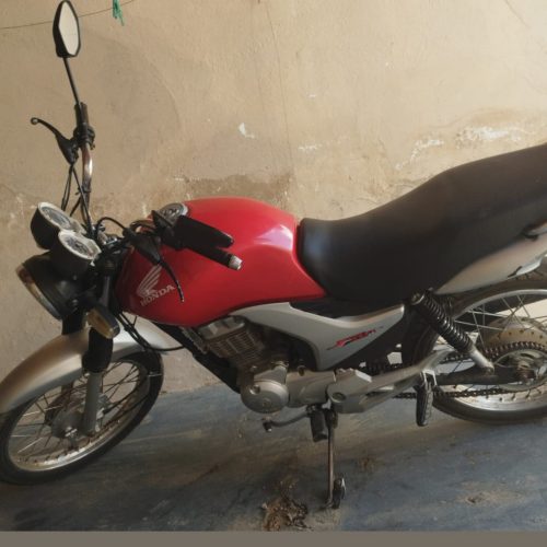 Polícia recuperando moto furtada em Pindobaçu