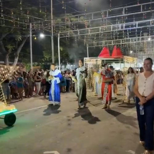 Prefeito de Senhor do Bonfim justifica caos no trânsito durante inauguração da iluminação natalina