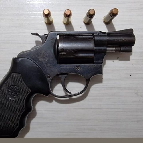 PM apreende arma de fogo em Pindobaçu