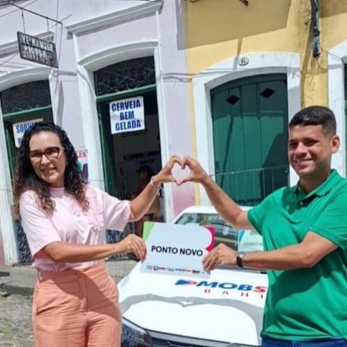 Prefeita de Ponto Novo recebeu veículo do governo do estado