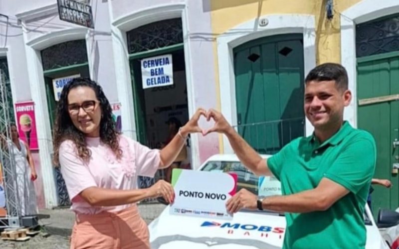 Prefeita de Ponto Novo recebeu veículo do governo do estado
