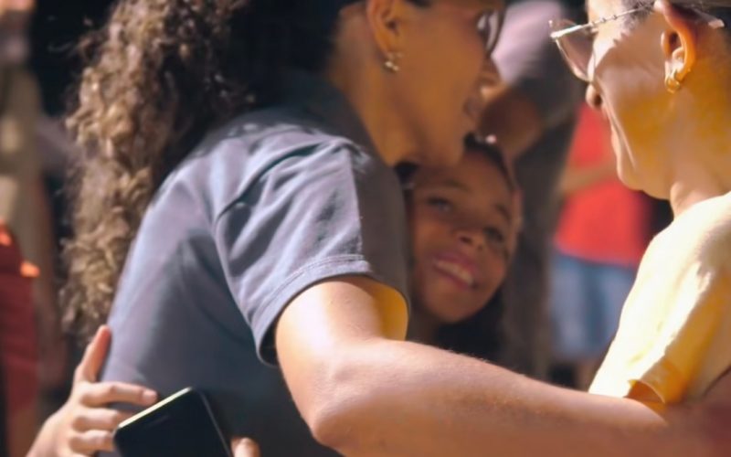 Prefeita de Ponto Novo entrega quadra com grama sintética