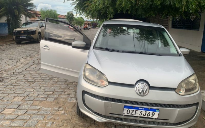PM recupera veículo em Pindobaçu