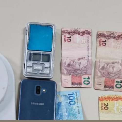 Tráfico de drogas: homem é preso em flagrante em bar no interior de Banzaê