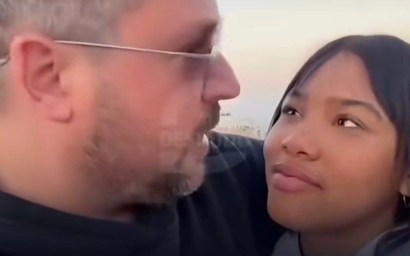 Homem abandona esposa após 20 anos de casamento para assumir relacionamento com enteada