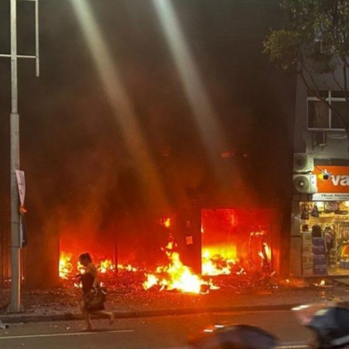 Homem incendeia própria motocicleta durante abordagem da PM em Feira de Santana