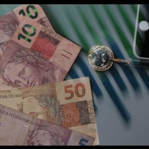 Dívida pública no Brasil continua crescente