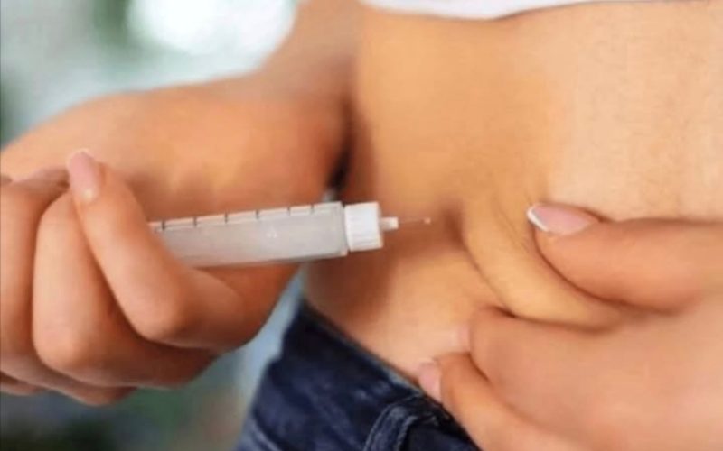 Estudo aponta que pessoas podem recuperar até quatro vezes mais peso após parar uso de canetas emagrecedoras
