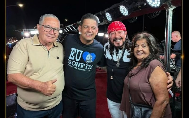 Laércio Muniz, Laércio Júnior, Bel Marques e Magnólia Azevedo registram momento especial após show em Senhor do Bonfim
