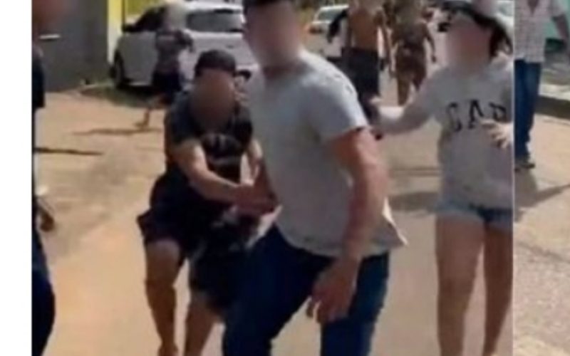 Repórter é agredido ao vivo durante cobertura de acidente com morte