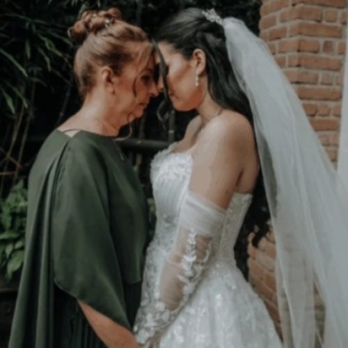 Mãe morre durante casamento da filha e relato emociona nas redes sociais