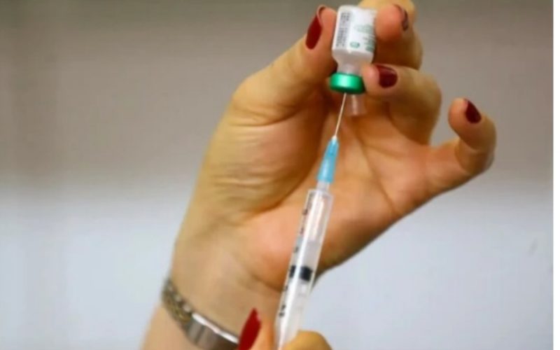 Vacina contra dengue aplicada em 500 mil pessoas é suspensa temporariamente pelo SUS