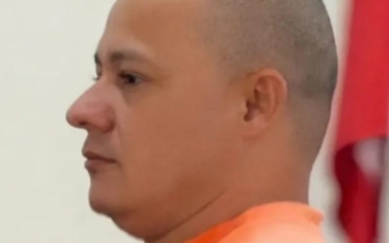 Homem acusado de matar merendeira em Queimadas surpreende até o advogado, e júri é adiado