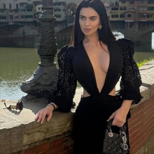Modelo Veridiana Freitas consegue dupla nacionalidade