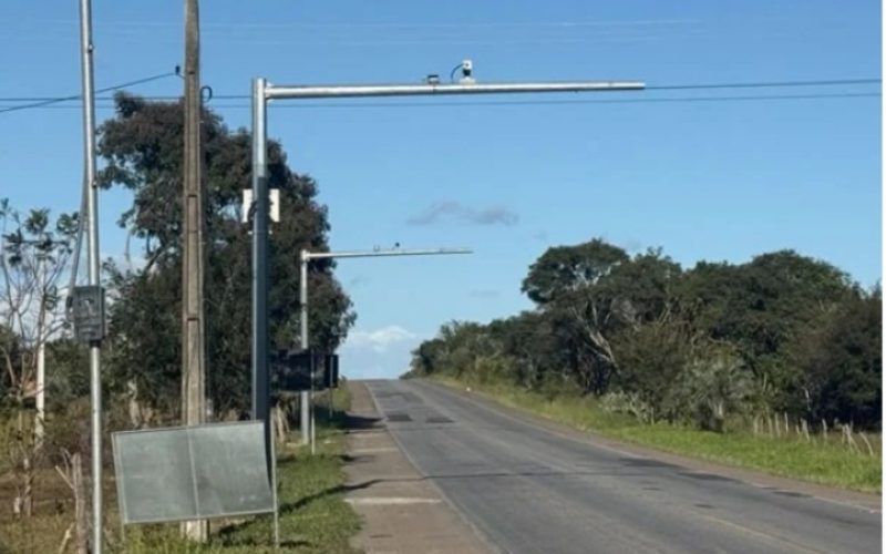 Novos radares são instalados na BR-407, próximo à ponte do Itapicuru, em Carrapichel