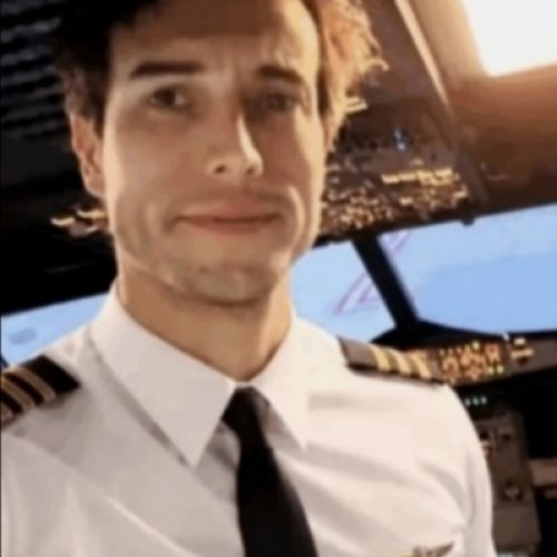 Instrutor de voo se joga de avião durante aula, e aluna consegue pousar aeronave sozinha na Argentina