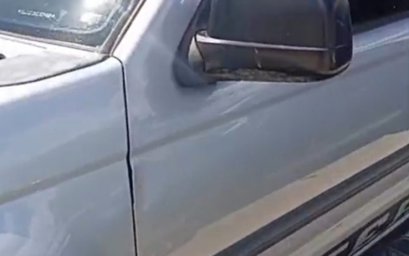 Veículo é rebocado após estacionar em vaga para pessoa com deficiência sem credencial em Senhor do Bonfim