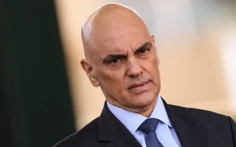 Livros e orixás: Fotógrafo detalha o que viu no gabinete de Moraes