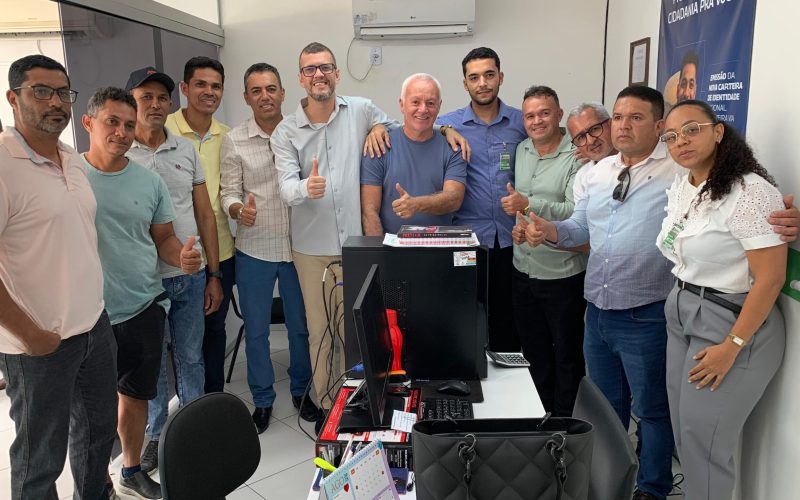 Deputado Bobô participa de reunião e visita obras em Andorinha