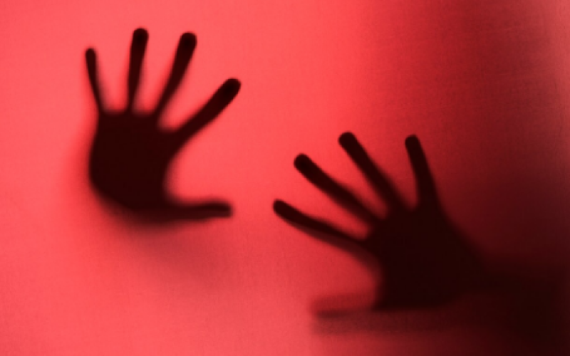 Pai de santo finge incorporar Zé Pilintra para abusar de mulheres em terreiro; entenda
