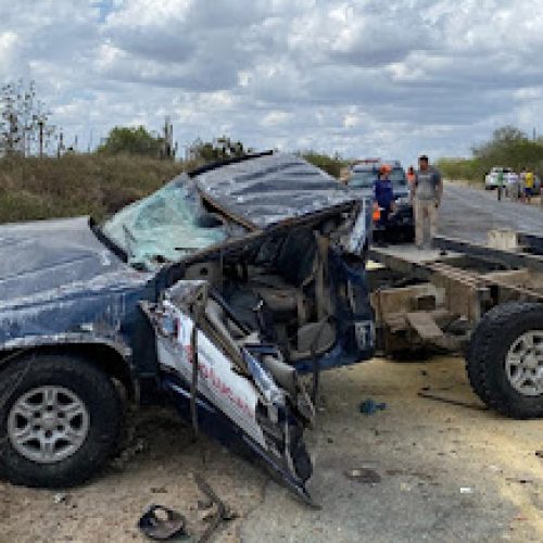 Colisão envolvendo Siena e Silverado na BA 120 deixa cinco feridos; um estado grave