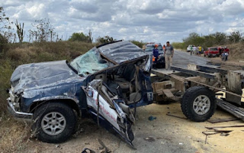 Colisão envolvendo Siena e Silverado na BA 120 deixa cinco feridos; um estado grave