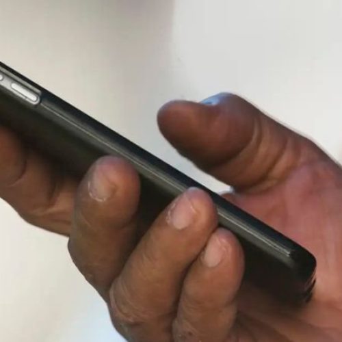 Mulher perde 80% de sua aposentadoria após golpe da biometria facial