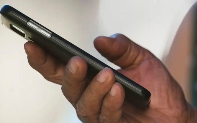 Mulher perde 80% de sua aposentadoria após golpe da biometria facial