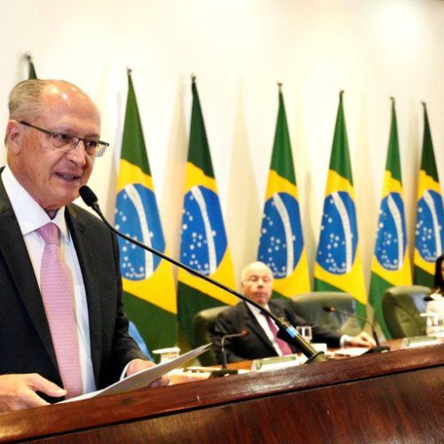 Lula defende multilateralismo e combate ao extremismo em mensagem ao corpo diplomático