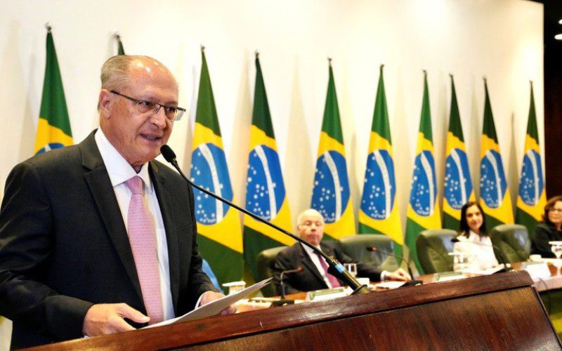 Lula defende multilateralismo e combate ao extremismo em mensagem ao corpo diplomático