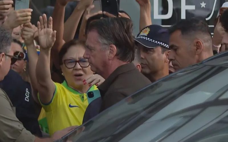 Bolsonaro é diagnosticado com câncer