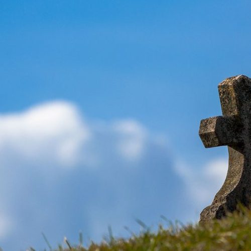 Idosa passa mal e morre durante velório do próprio filho