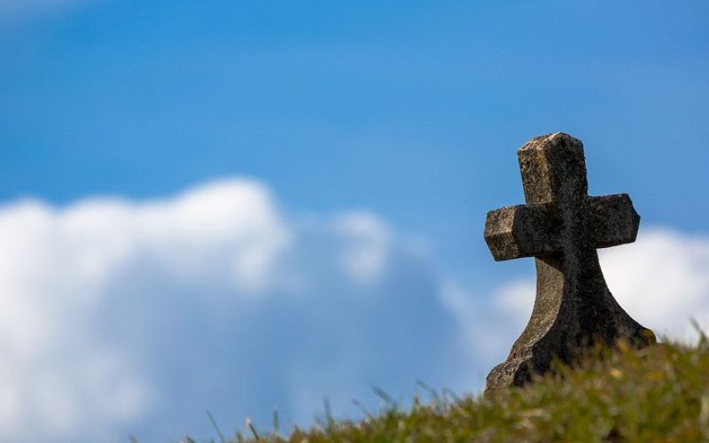 Idosa passa mal e morre durante velório do próprio filho