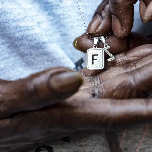 Mães de vítimas da Chacina de Osasco fazem ato em memória dos jovens