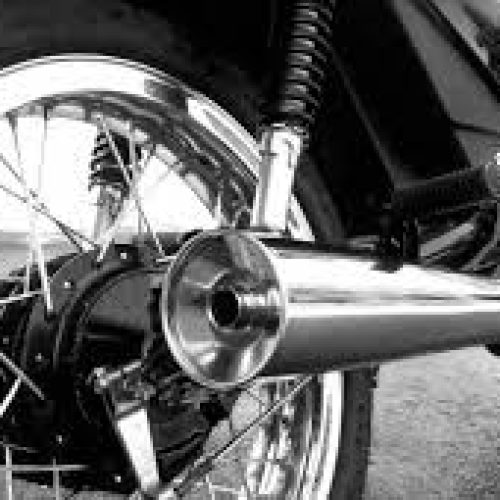 Prisão e multa para quem utilizar motos com escapamentos barulhentos
