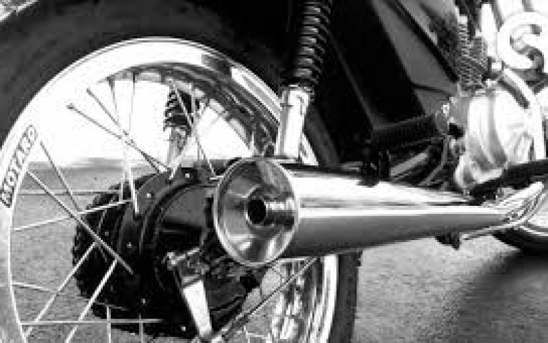 Prisão e multa para quem utilizar motos com escapamentos barulhentos
