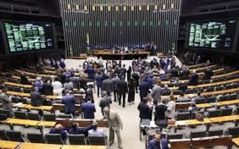 Câmara aprova medidas que revisam gastos do governo