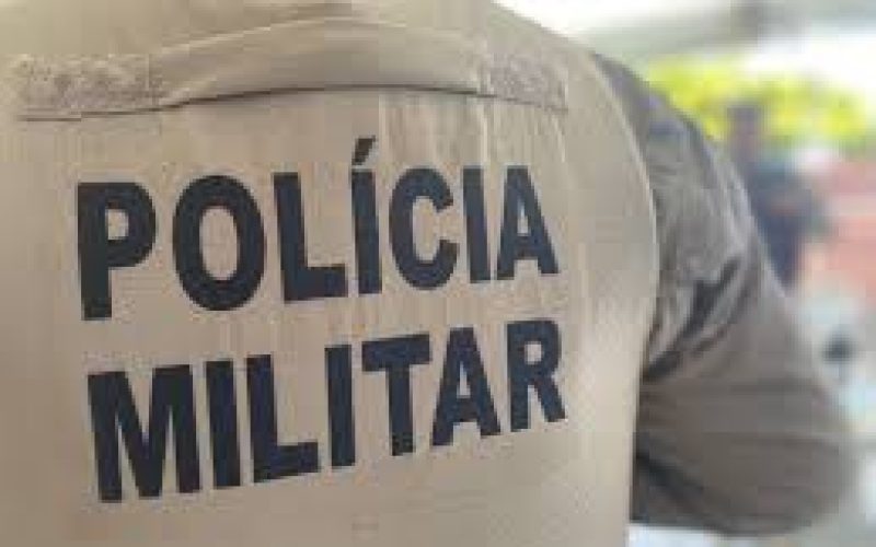 Homem é preso suspeito de passar a madrugada na porta de colega de trabalho e tentar agarrá-la